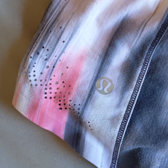 Lululemon running shorts, size 4 - Picture 4 of 6